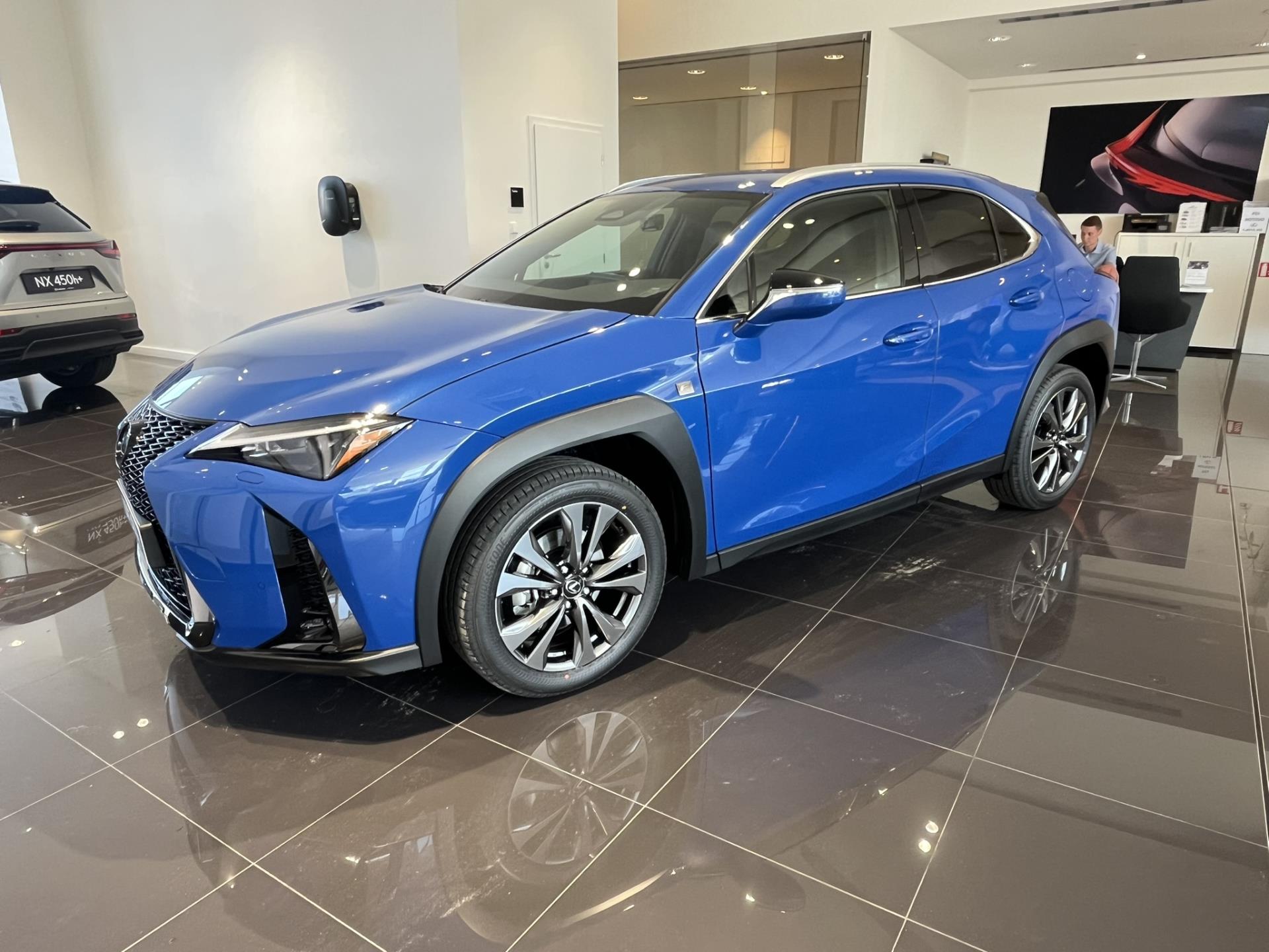 Lexus UX 300h 2,0l