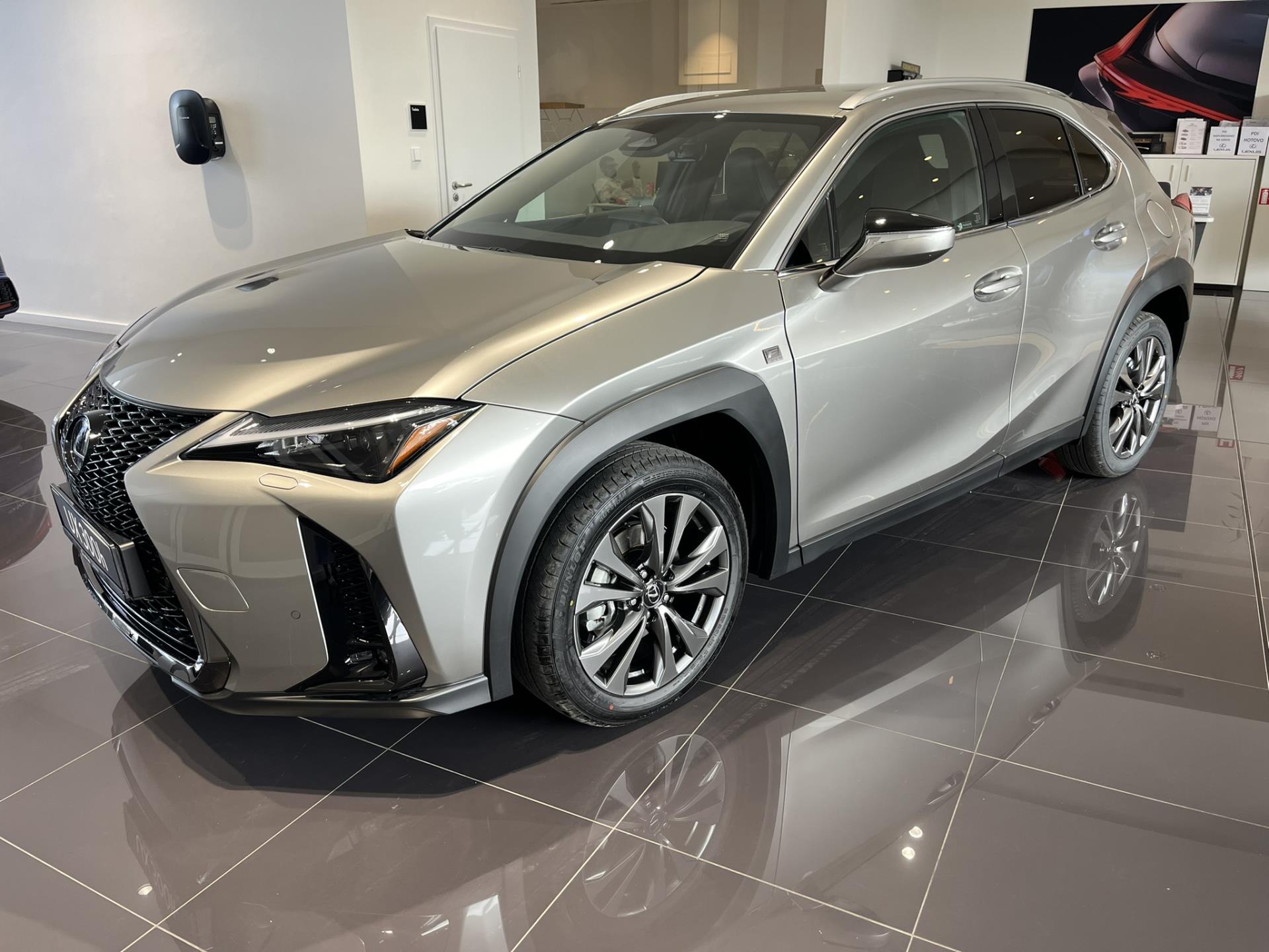 Lexus UX 300h 2,0l