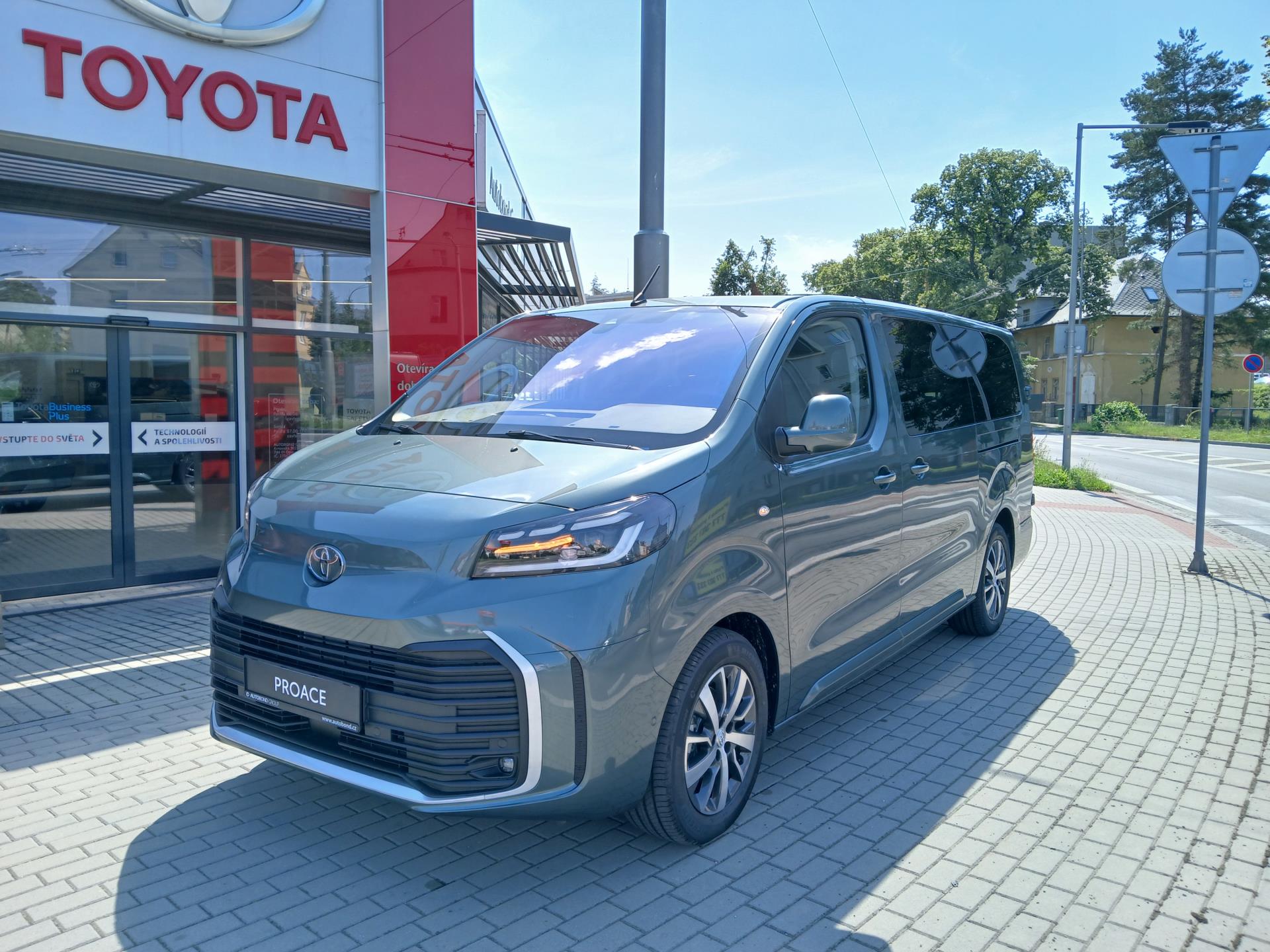 Toyota ProAce Proace Verso 2.0 177k 8AT Business 9S comfort