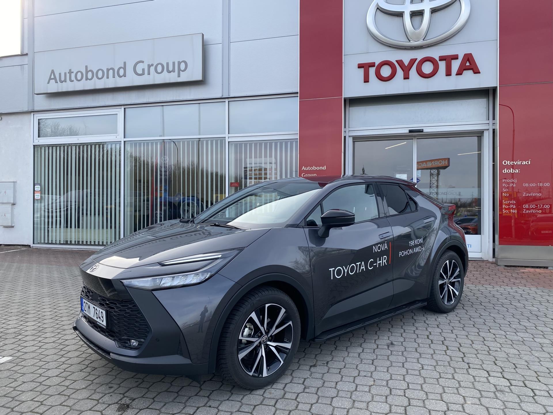 Toyota C-HR 1.8 Hybrid Style + Tažné