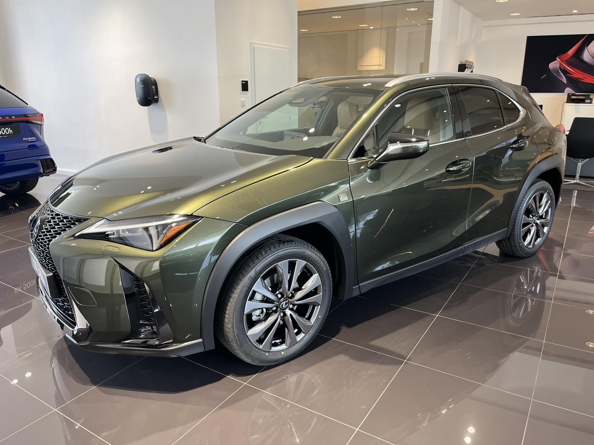 Lexus UX 300h 2,0l