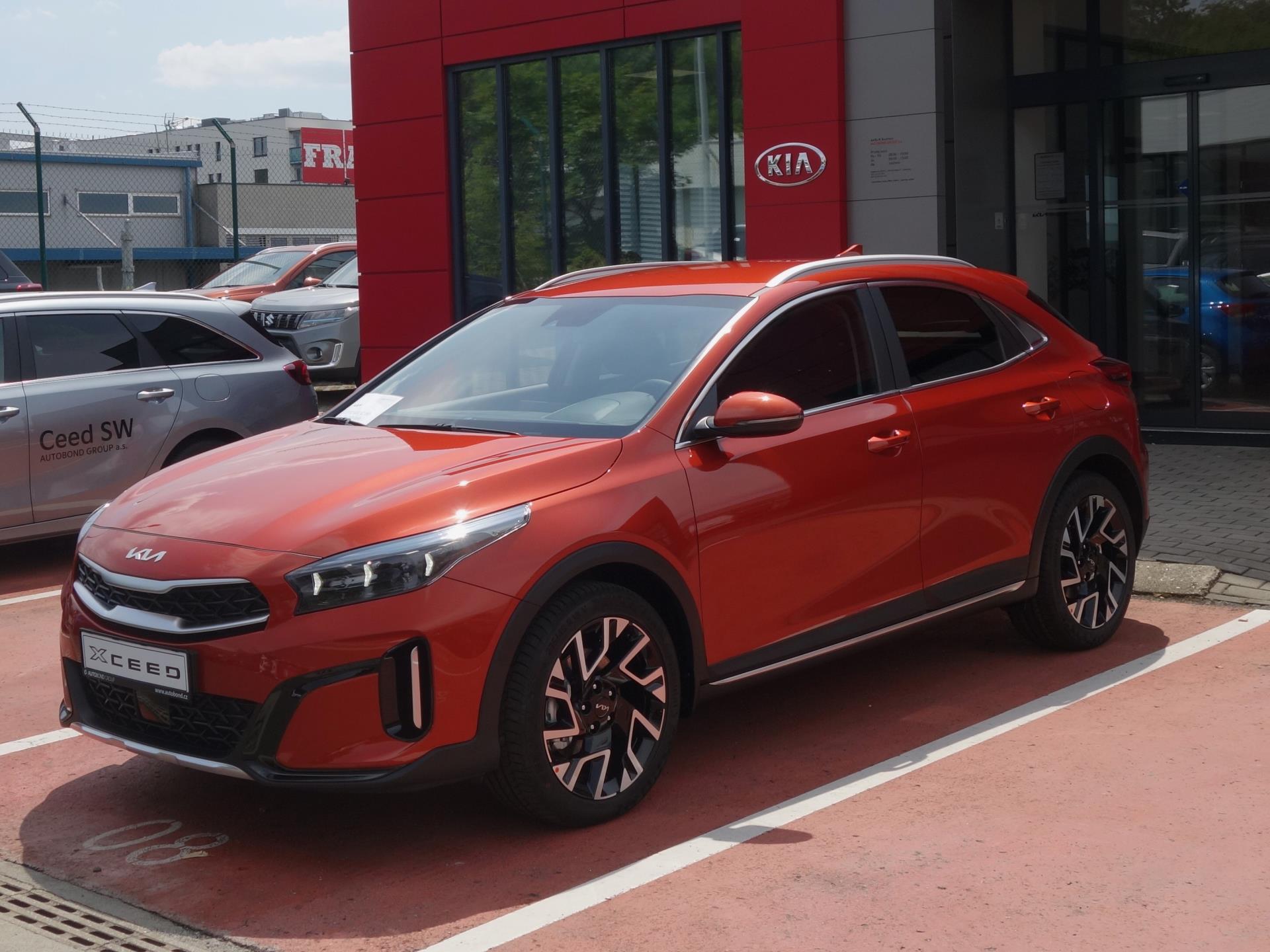 KIA XCeed 1,5 T-GDi GPF 7DCT TOP !SKLADEM!