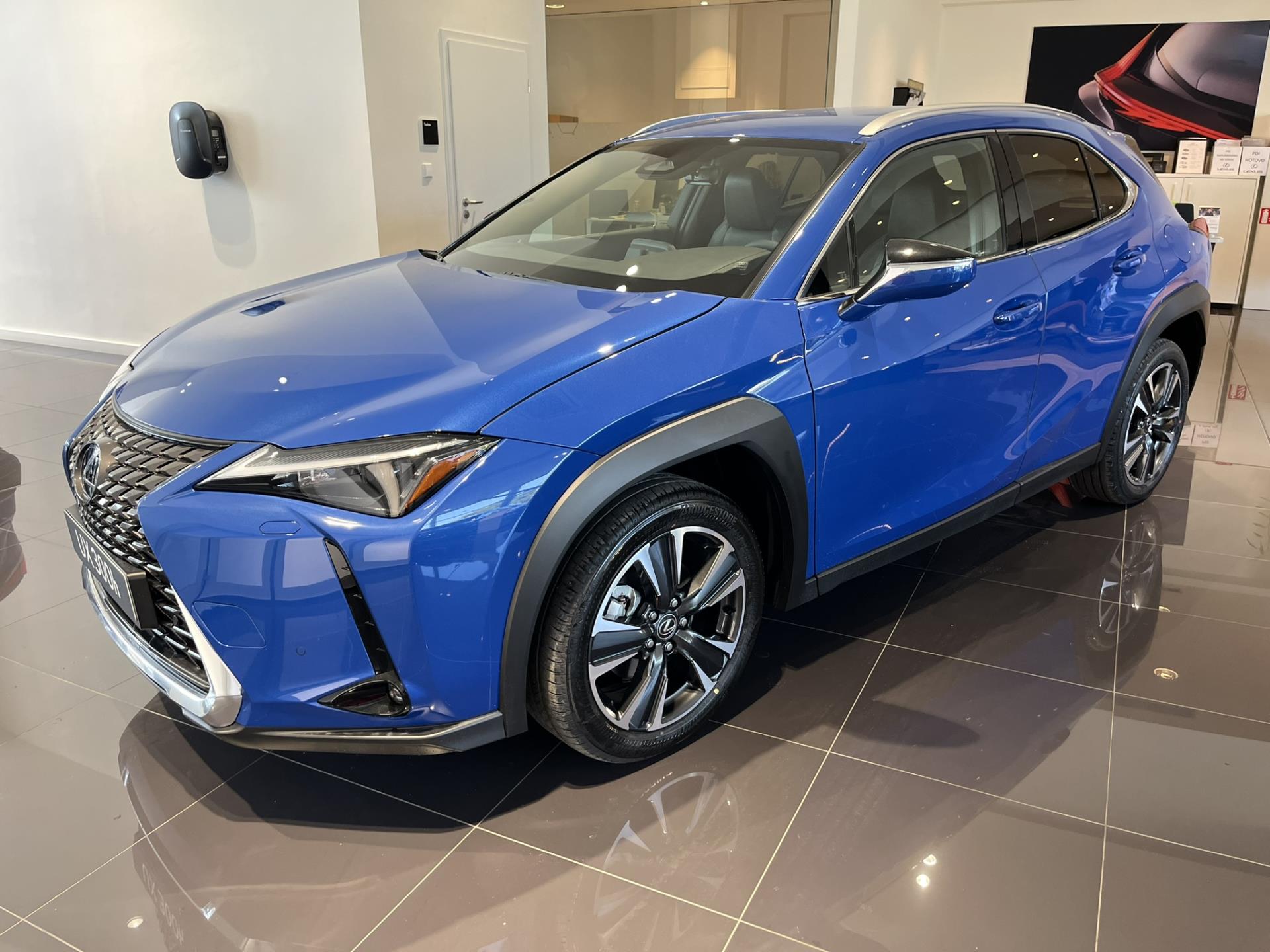 Lexus UX 300h 2,0l