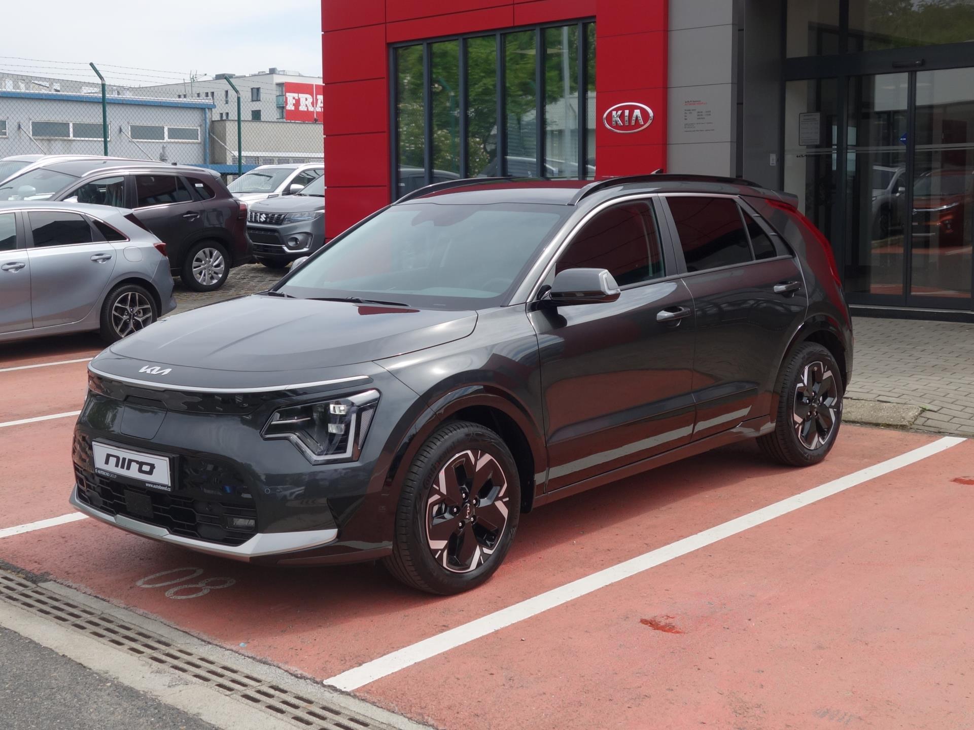 KIA Niro EV SG2 STYLE 150 KW + 64,8 KWH !SKLADEM