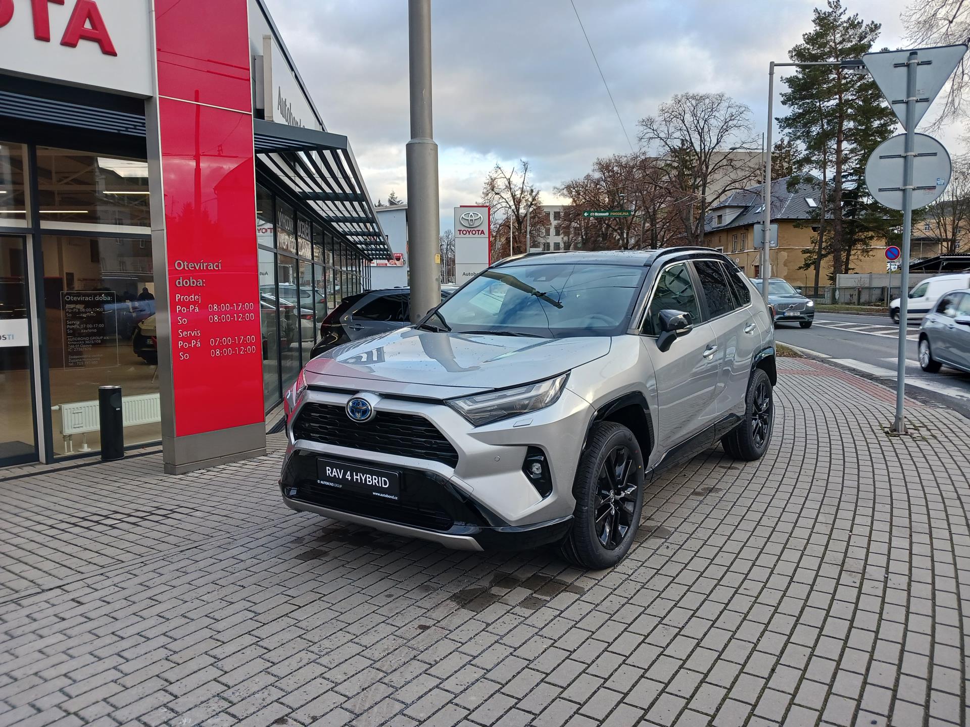 Toyota RAV4 2.5 Hybrid (4×4), Selection