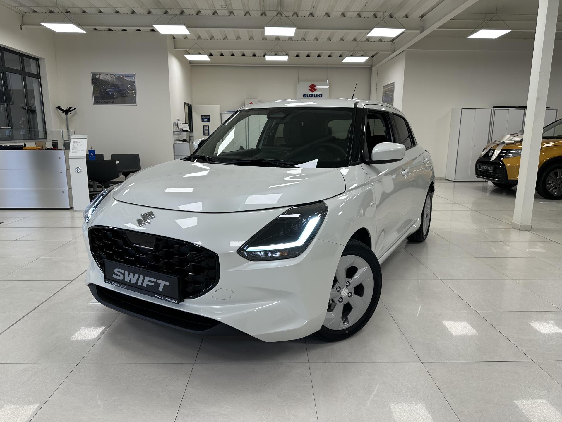 Suzuki Swift PREMIUM 1.2 HYBRID M/T 4×2 MY24