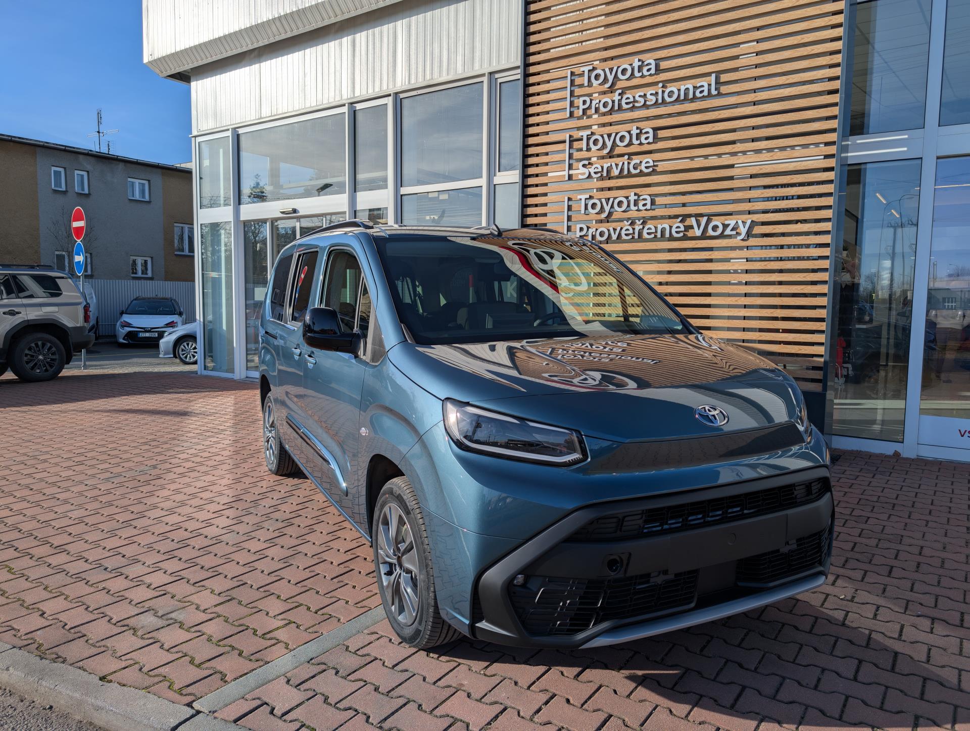 Toyota Proace City Verso 1,5 D 130k 4×2 6MT LONG FAMILY 7 MÍST