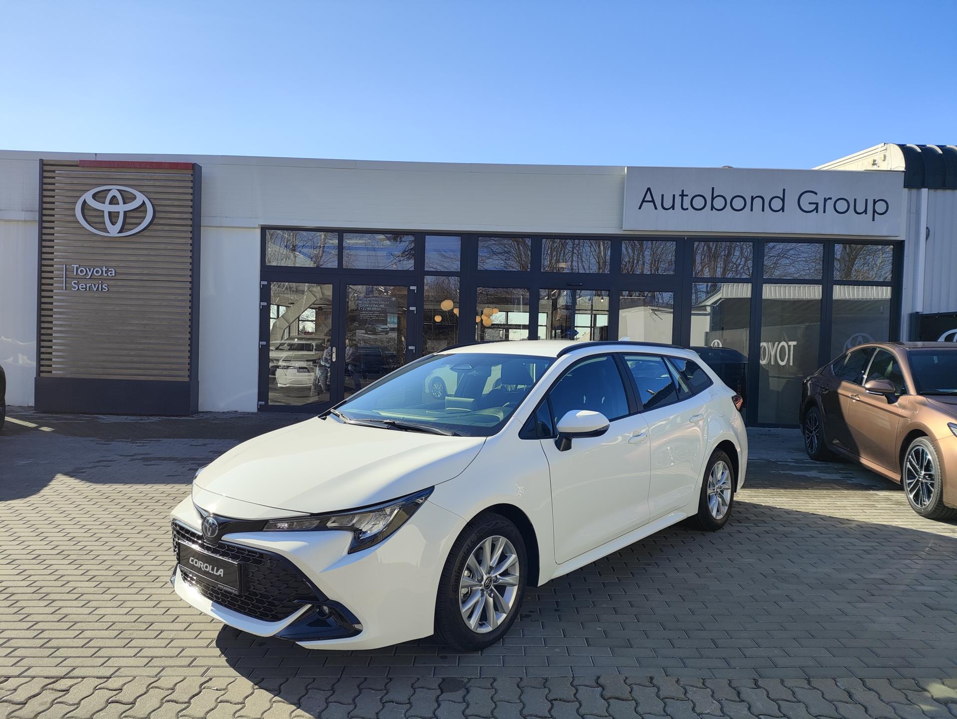 Toyota Corolla 1.8 HEV Comfort + zimní kola