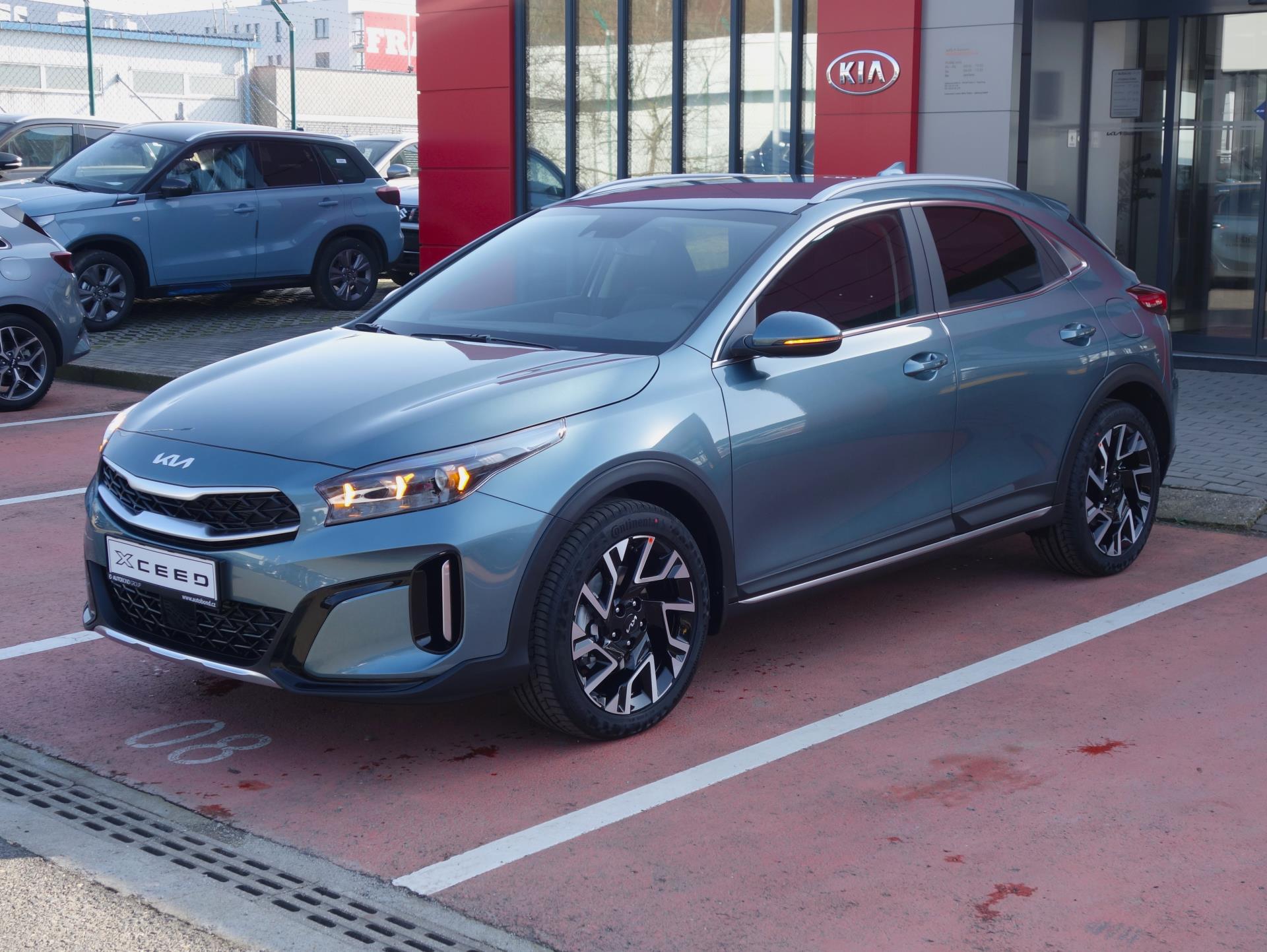 KIA XCeed 1,5 T-GDi GPF 7DCT TOP !SKLADEM!*