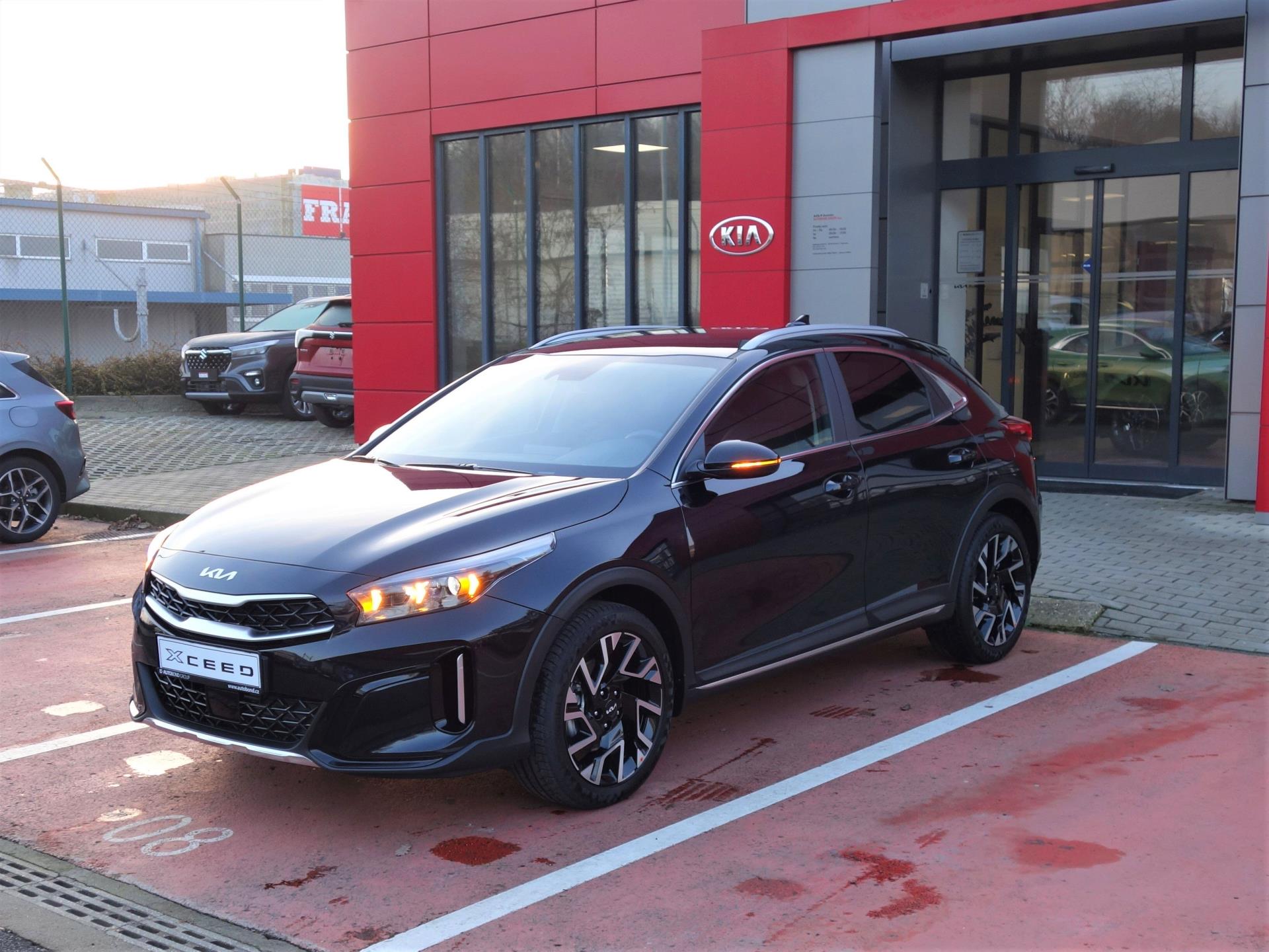 KIA XCeed 1,5 T-GDi GPF 7DCT TOP !SKLADEM! *